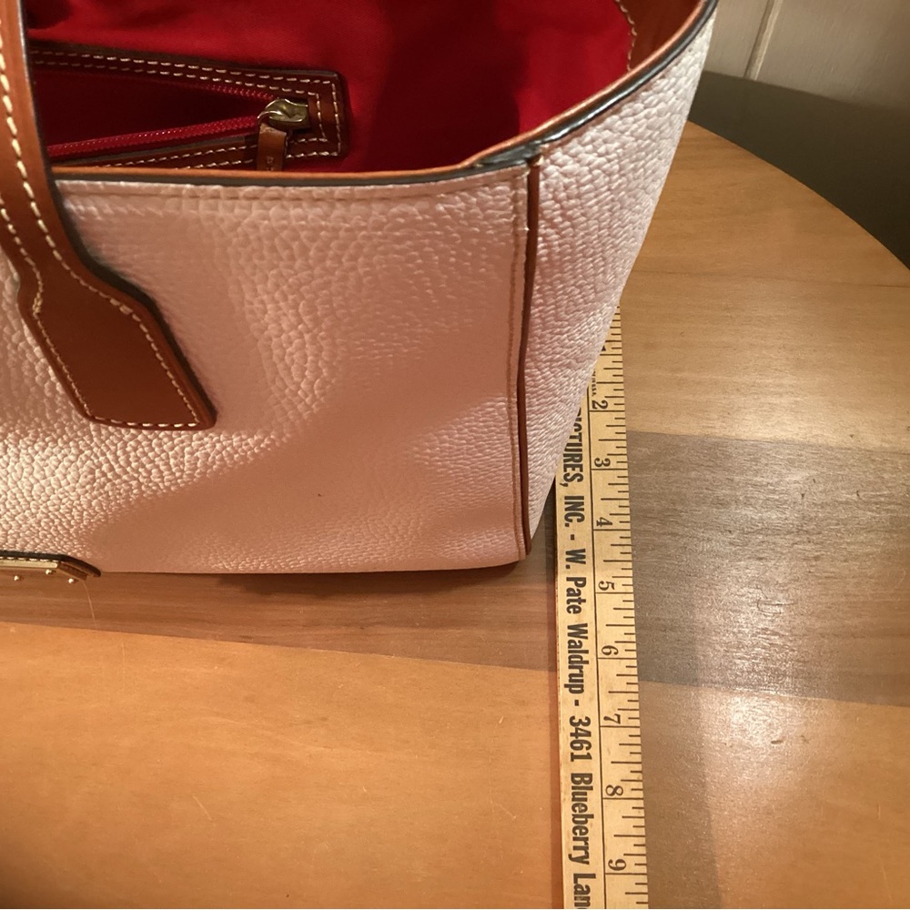 Dooney &  Bourke white leather large tote.  Exc. condition. - Picture 4 of 12